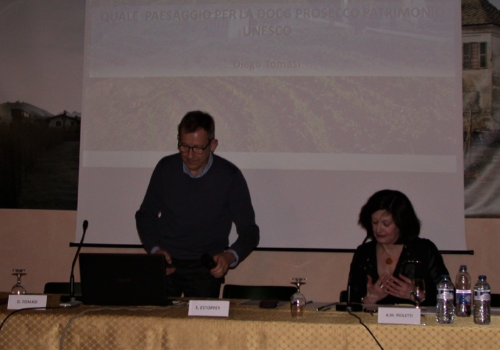 Presentazione del Relatore Dott. Diego Tomasi (Presidente del Comitato tecnico Sientifico del CERVIM") con una relazione su "La gestione del paesaggio nelle viticolture eroiche" da parte del moderatore la Prof.ssa Anna Maria Pioletti, Università della Valle d Aosta.