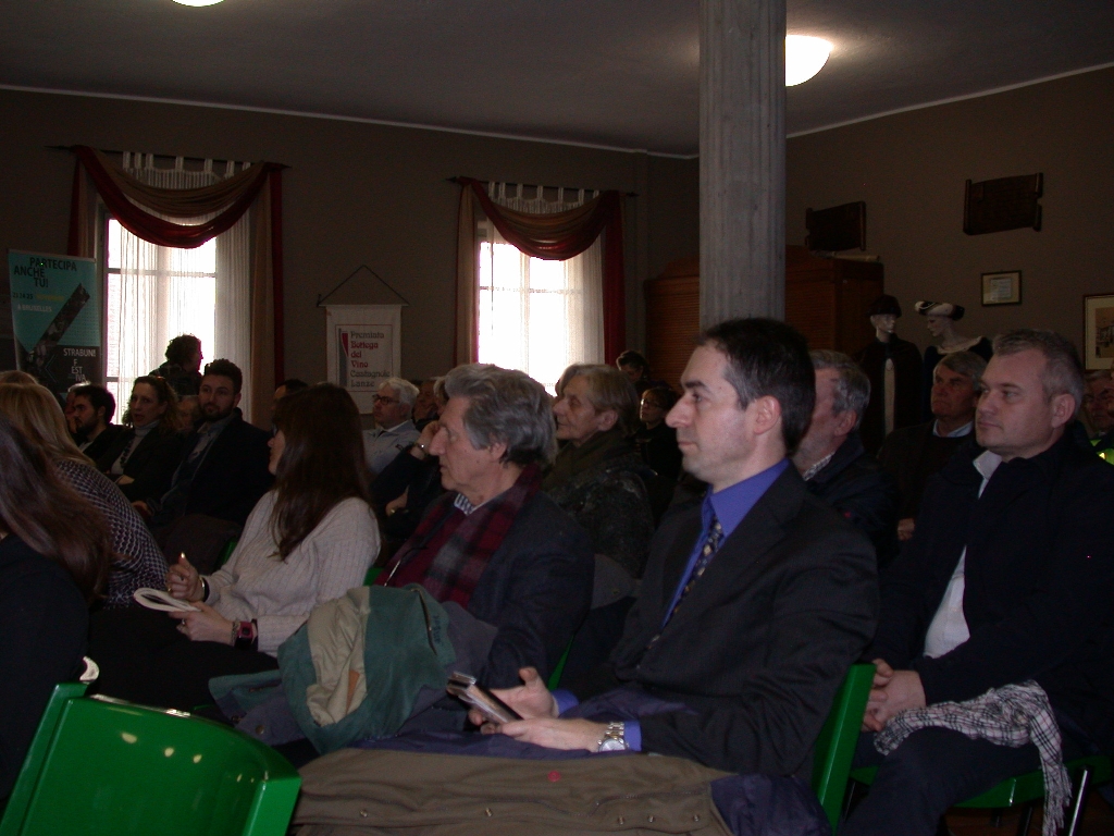 Veduta del numeroso ed attento pubblico presente in sala [Foto di Erildo Ferro].