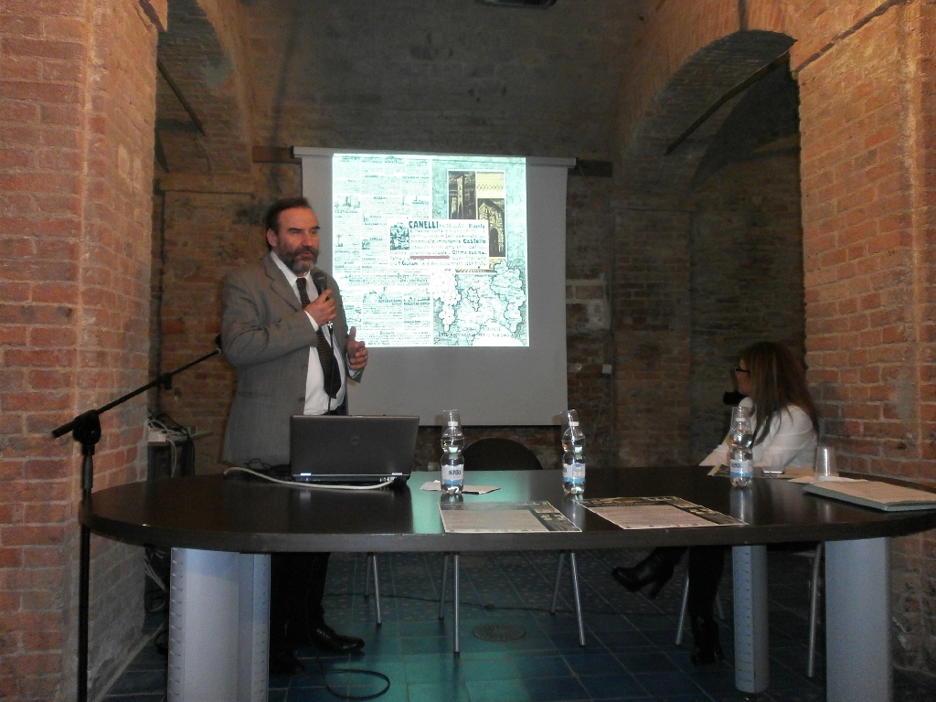 Relazione del Prof. Marco Devecchi (Presidente dell Osservatorio del Paesaggio per il Monferrato e l Astigiano) su "La gestione innovativa del paesaggio agrario: dai manufatti rurali alle corrette scelte agronomiche" [FOTO di Riccardo Palma].