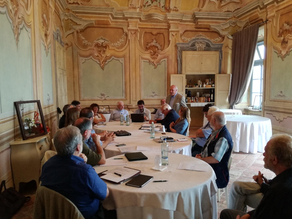 Avvio dei lavori del Incontro di studio della Rete degli Osservatori del paesaggio del Piemonte sul piano paesaggistico piemontese (PPR) presso il Castello di Magliano Alfieri [Foto di Riccardo Palma].