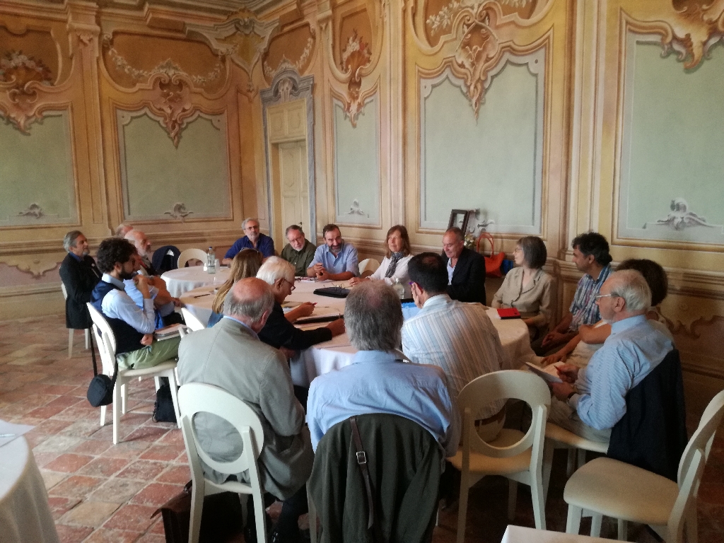 Riflessione introduttiva da parte di Marco Devecchi (Osservatorio del Paesaggio per il Monferrato e l Astigiano) sull incontro tenutosi con l Assessore Alberto Valmaggia in merito alla costituzione del muovo Osservatorio regionale del paesaggio [Foto di Riccardo Palma].