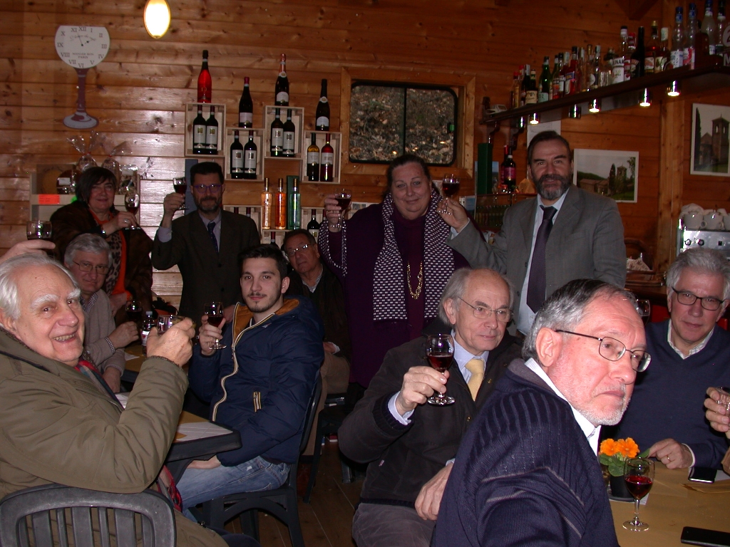Brindisi benaugurale al paesaggio del Piemonte con il Vino "MALVASIA".