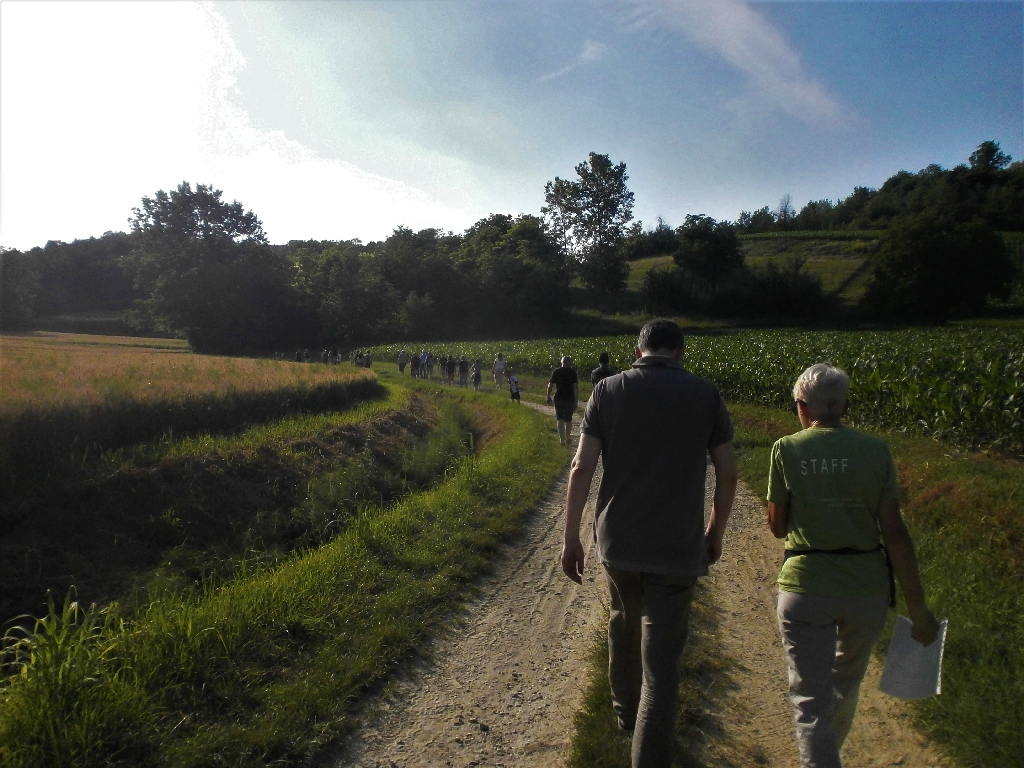 Partecipanti alla camminata nel paesaggio agrario di Antignano.