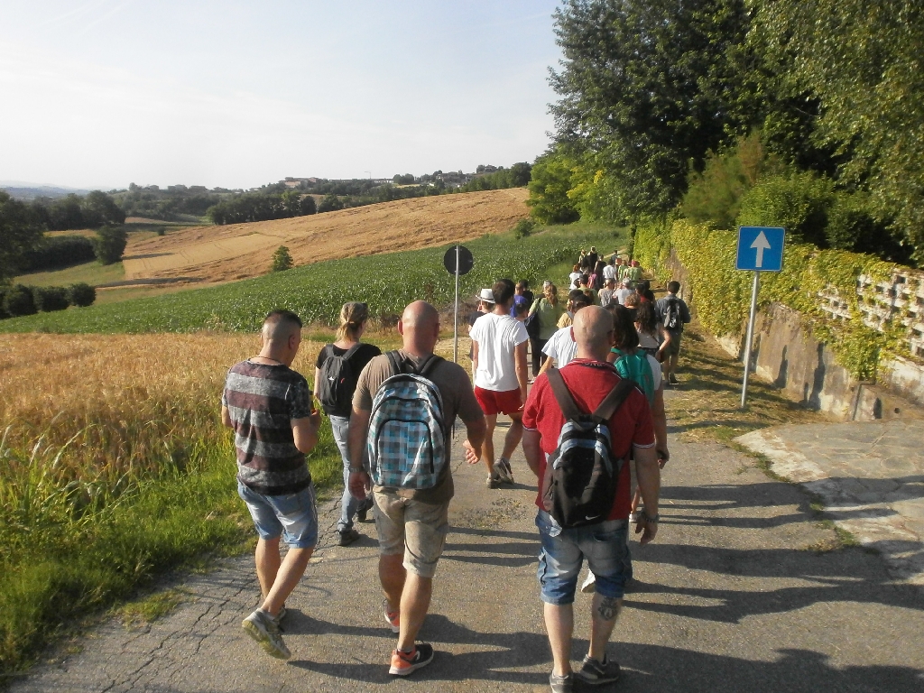 Partecipanti alla camminata nel paesaggio agrario di Antignano.