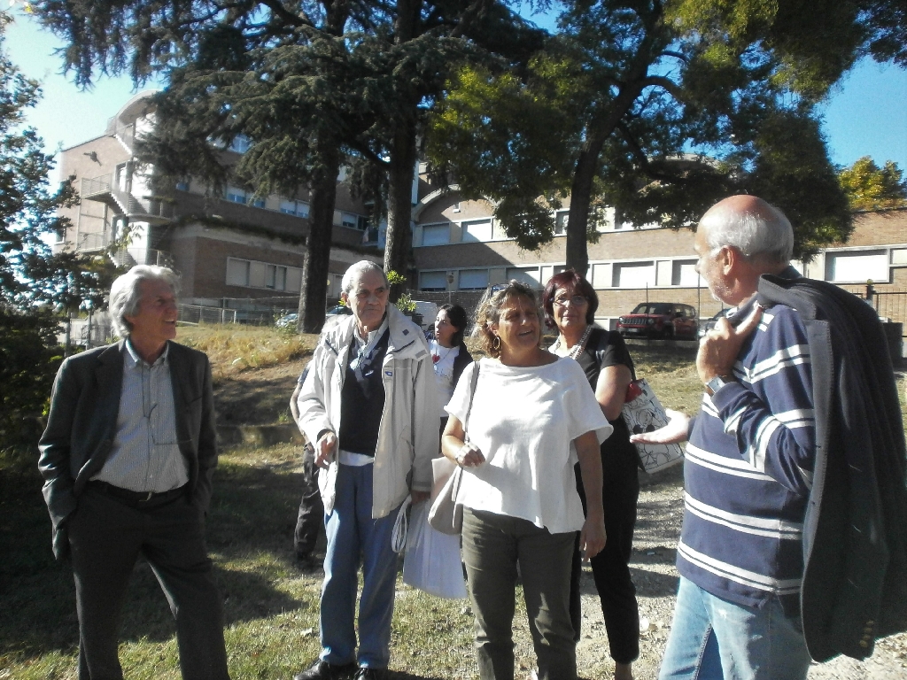Noi camminiamo  nel Percorso Benessere della Scuola "G. Penna" di Asti.