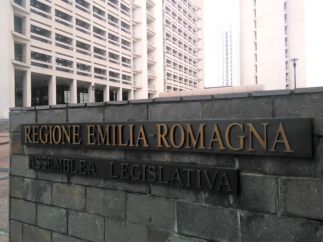 Cartello di indicazione della sede degli uffici della Regione Emilia-Romagna, dove si è tenuto il momento di studio sugli Osservatori del paesaggio.