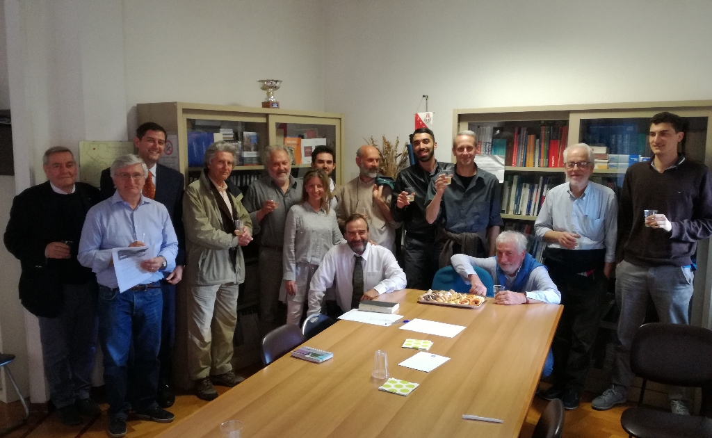 Foto dell incontro operativo presso l Ordine degli Ingegneri di Asti del Tavolo tecnico per la mobilità sostenibile per la riattivazione della Linea ferroviaria Asti-Alba, presieduto dall'Arch. Giovanni Currado. Nella foto (da sx in senso orario): Giancarlo Dapavo, Mirko Grieco, Marco Devecchi, Aldo Pavanello, Erildo Ferro, Mario Didier, Alessandro Mortarino, Enrico Giacone, Gianluigi Arrigotti, Tommaso Gavazza, Giovanna Beccuti (Vice Presidente), Giovanni Currado (Presidente) e Ernesto Doglio Cotto [Foto di Riccardo Palma].