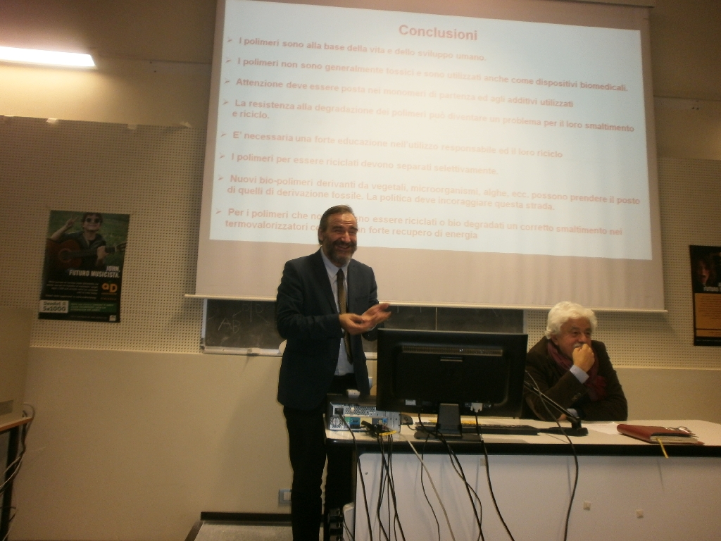 Conclusioni di Marco Devecchi, Presidente del Centro studi per lo sviluppo rurale della collina, Dipartimento di Scienze Agrarie Forestali e Alimentari, Università di Torino, Club per l Unesco di Asti [Foto di Giancarlo Dapavo].