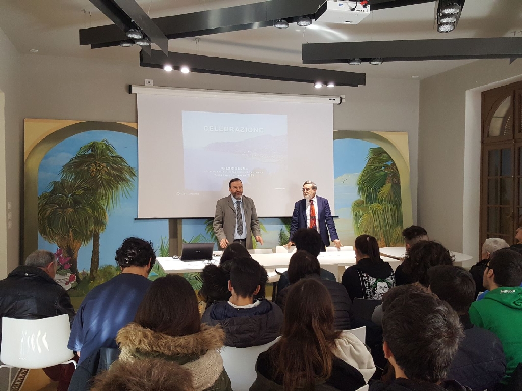 Avvio dell incontro di celebrazione della Giornata Nazionale del Paesaggio da parte del Prof. Marco Devecchi dell Università di Torino e Vice Presidente del Comitato scientifico del Floriseum della Città di Sanremo  [Foto di Pier Franco Molinari].