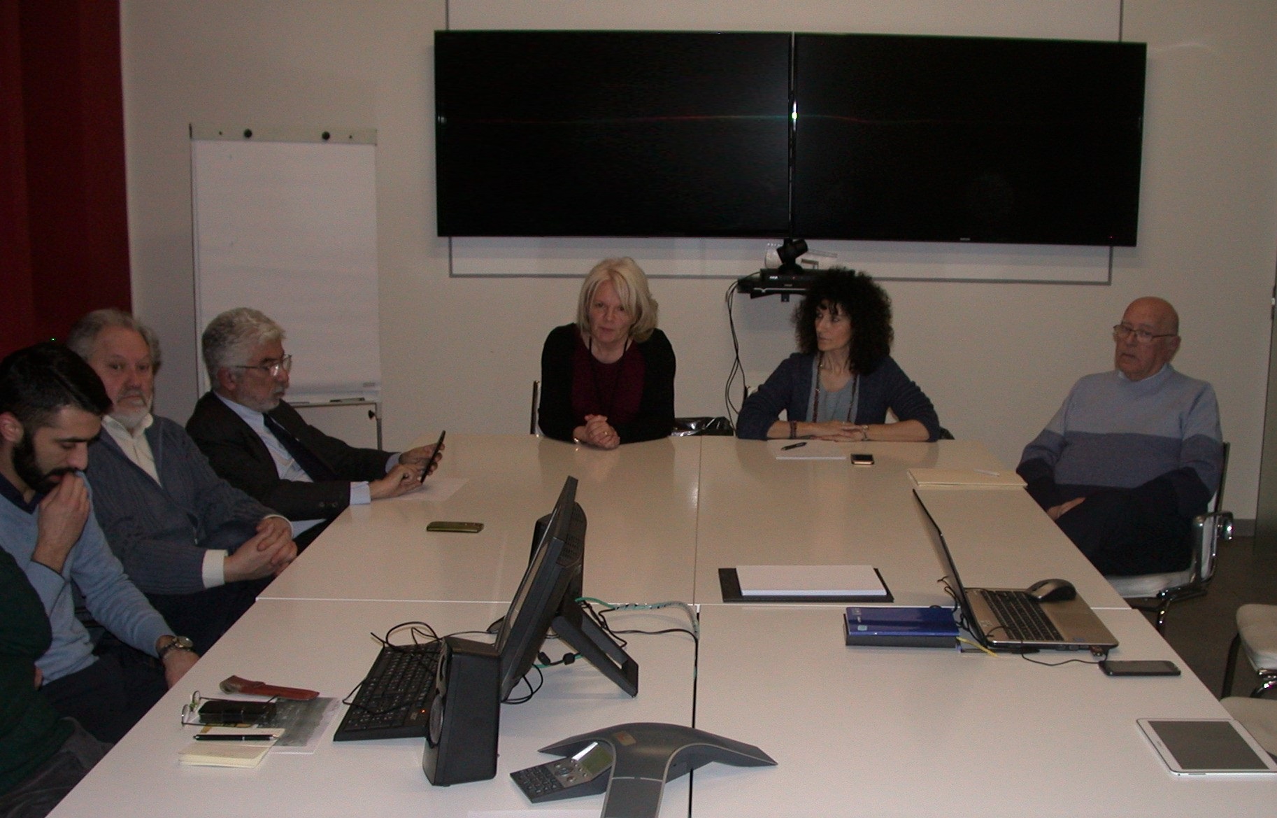 Lavori del Tavolo tecnico per la mobilità sostenibile. Da (sx in senso orario): Mirko Grieco, Giancarlo Dapavo, Domenico Catrambone, Giovanna Beccuti, Laura Nosenzo ed Erildo Ferro.