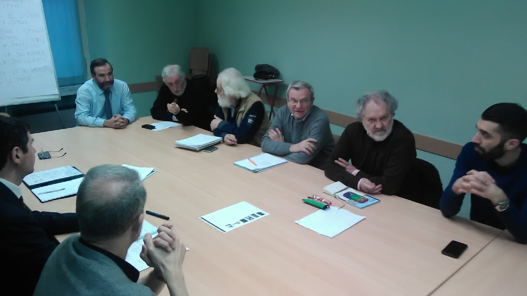 Foto della riunione operativa del Tavolo tecnico per la Mobilità sostenibile presieduto dall'Arch. Giovanni Currado. Nella foto (da sx in senso orario): Mario Didier, Giovanni Currado, Marco Devecchi, Aldo Pavanello, Luigi Arrigotti, Gigi Fiore, Giancarlo Dapavo e Mirko Grieco [Foto di Riccardo Palma].