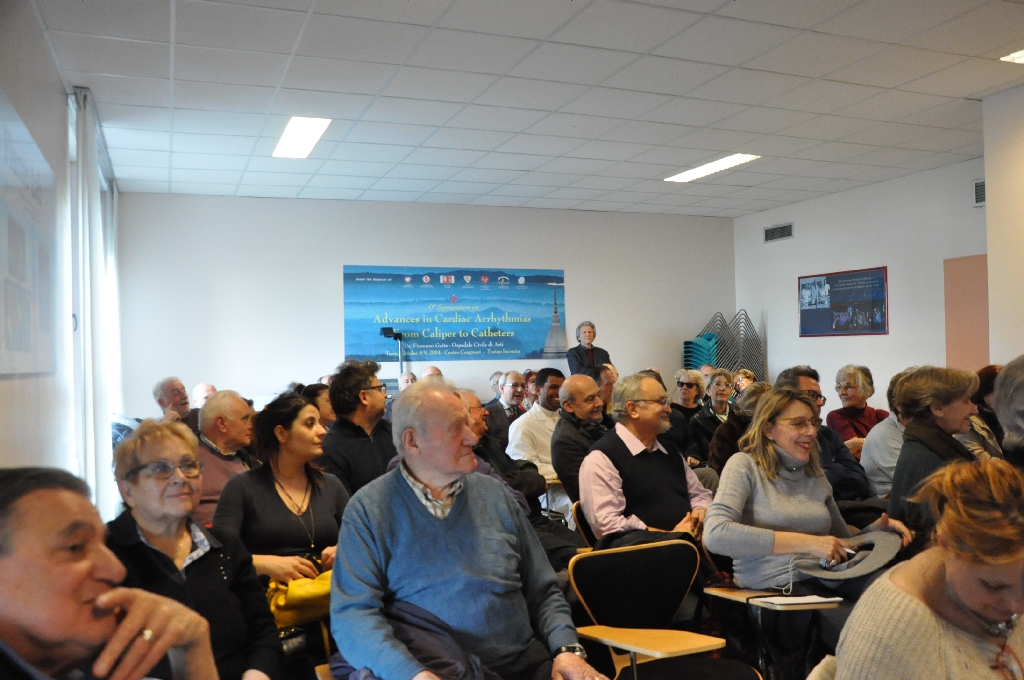 Veduta del numeroso ed interessato pubblico presente all inaugurazione del nuovo Parco della Salute dell Ospedale Cardinal Massaia di Asti [Foto di Daniela Bosia].