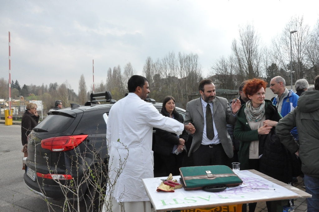  Saluto e ringraziamento al Cappellano dell Ospedale di Asti, Reverendo Alex Cherakkapambil Stanly [Foto di Daniela Bosia].