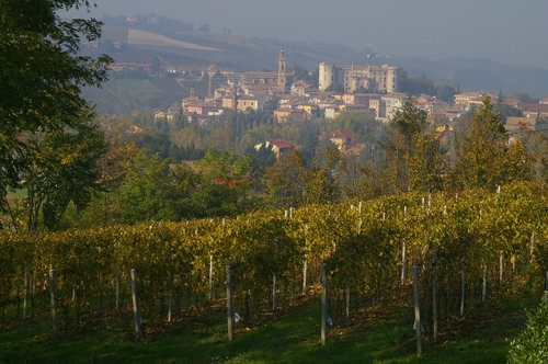 Veduta del Castello di Costigliole d Asti, sede della riunione di presentazione del progetto di RFI di messa in sicurezza del tratto ferroviario Castagnole delle Lanze-Alba.