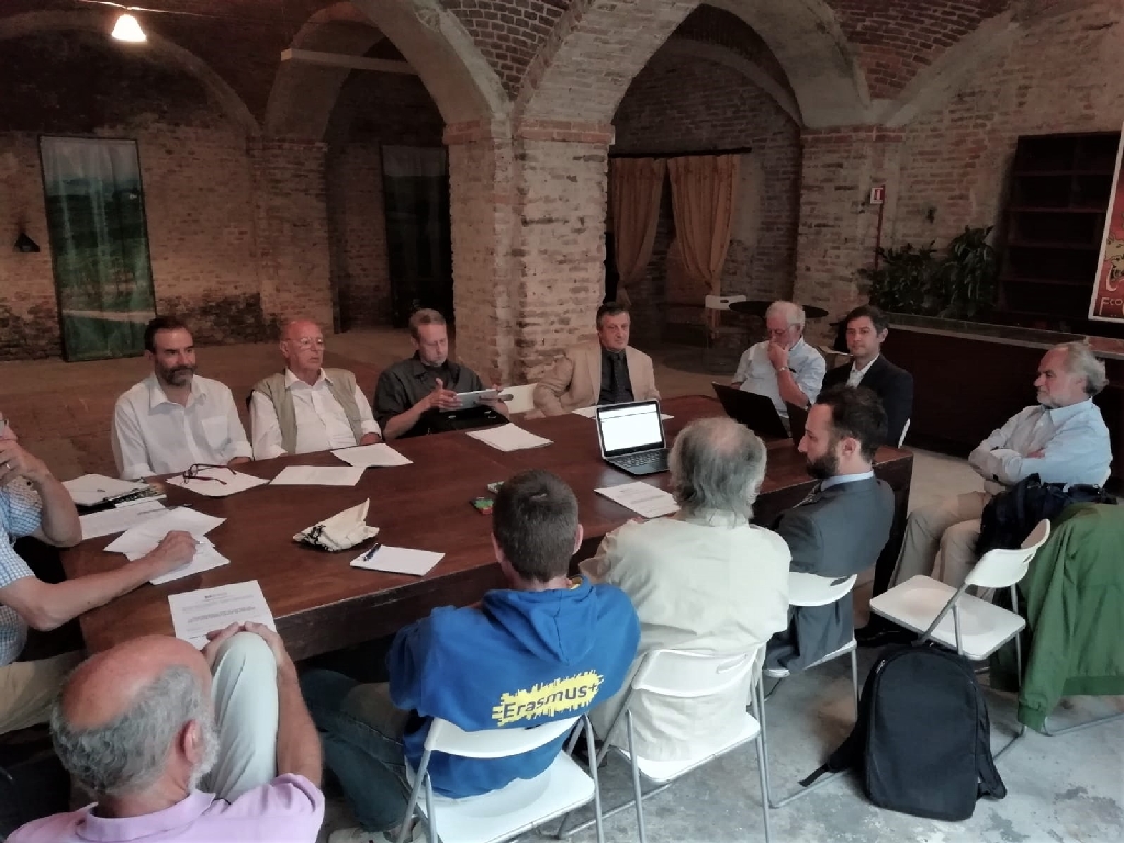 Incontro di lavoro del Tavolo tecnico per la mobilità sostenibile per l esame della Proposta di legge regionale su "DISPOSIZIONI PER LA TUTELA, LA VALORIZZAZIONE E IL PIENO IMPIEGO DELLA RETE FERROVIARIA REGIONALE" con il proponente, il Consigliere regionale Federico Valetti [Foto di Tommaso Gavazza].