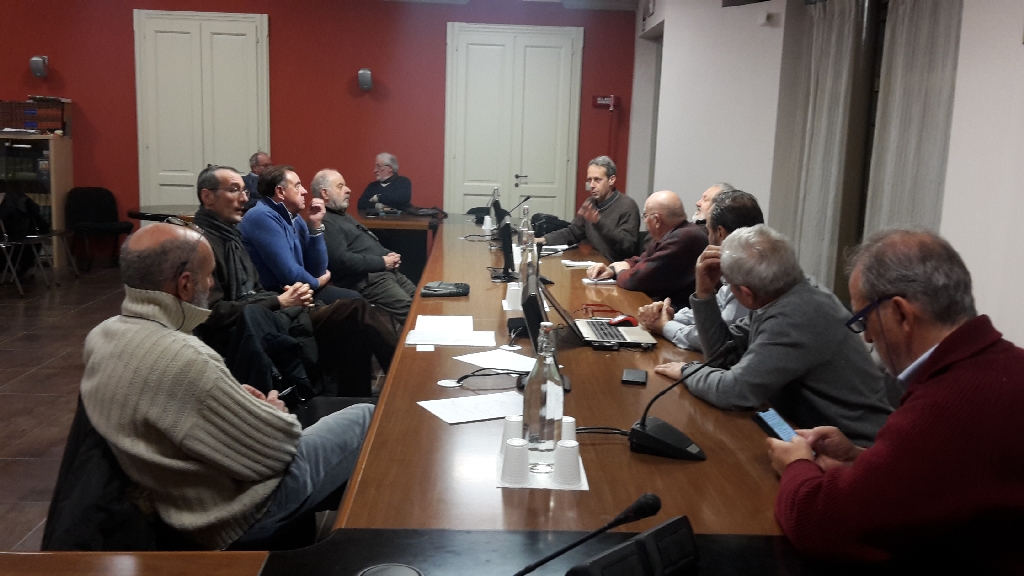 Nella foto i partecipanti all Incontro del Tavolo tecnico per la mobilità sostenibile. Da (sx in senso orario): Alessandro Mortarino, Renato Berzano, Guido Enrico Nebiolo, Vittorio Fiore, Claudio Lano, Aldo Pavanello, Mario Didier, Giancarlo Dapavo, Erildo Ferro, Marco Devecchi, Gigi Fiore e Gilberto Balarello [Foto di Angelo Porta].