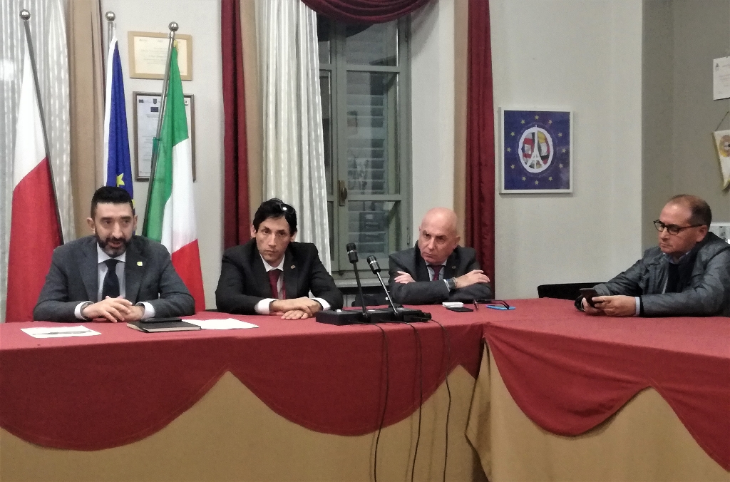 Illustrazione da parte dell'Ing. Claudio Calvelli di Fondazione FS del programma del Viaggio inaugurale del Treno storico di domenica 11 novembre 2018 lungo la Linea Asti - Castagnole delle Lanze - Canelli - Nizza Monferrato [Foto di Tommaso Gavazza].