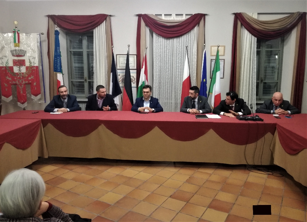 Considerazioni del Sindaco Fabrizio Pace di Isola d Asti sulla proposta di Viaggio del Treno storico di domenica 11 novembre 2018 [Foto di Tommaso Gavazza].