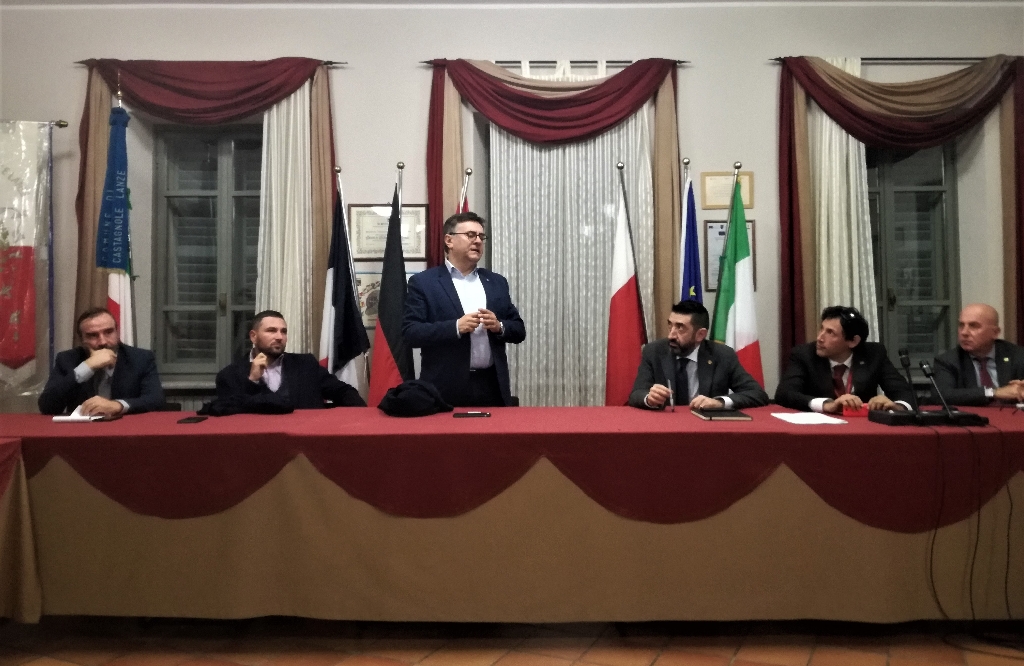 Considerazioni del Direttore Roberto Cerrato dell Associazione per il Patrimonio dei paesaggi vitivinicoli di Langhe-Roero e Monferrato sulla proposta di Viaggio del Treno storico di domenica 11 novembre 2018   [Foto di Tommaso Gavazza].