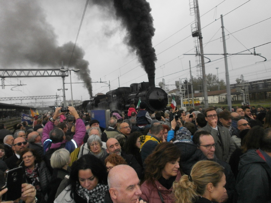 Arrivo ad Asti del treno storico a vapore in occasione del viaggio inaugurale lungo la linea Isola d Asti-Costigliole d Asti-Castagnole delle Lanze-Canelli e Nizza Monferrato.