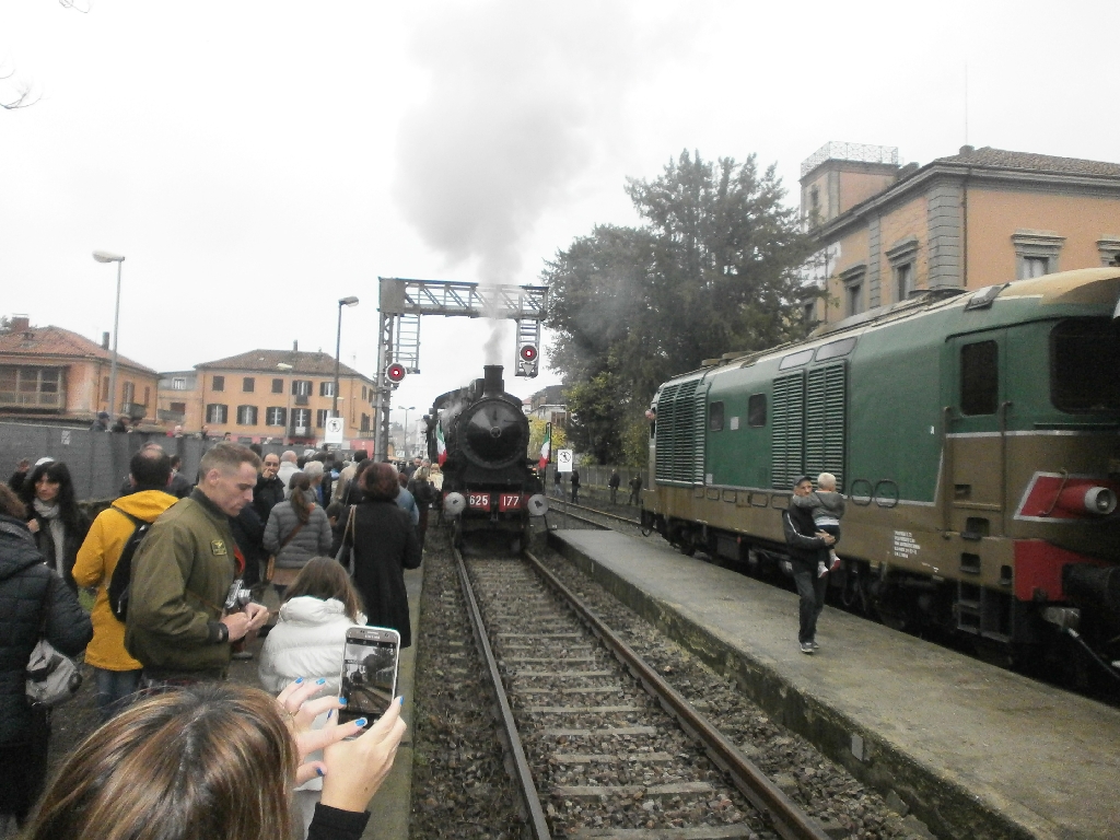 Arrivo del Treno storico alla Stazione di Canelli.