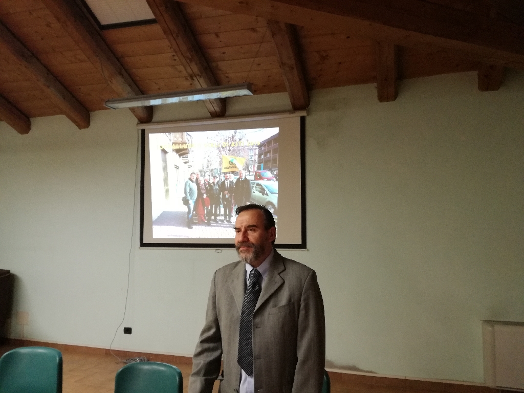Relazione di Marco Devecchi (Presidente dell Osservatorio del paesaggio per il Monferrato e l Astigiano) sulla potatura degli alberi ornamentali [FOTO di Riccardo Palma].