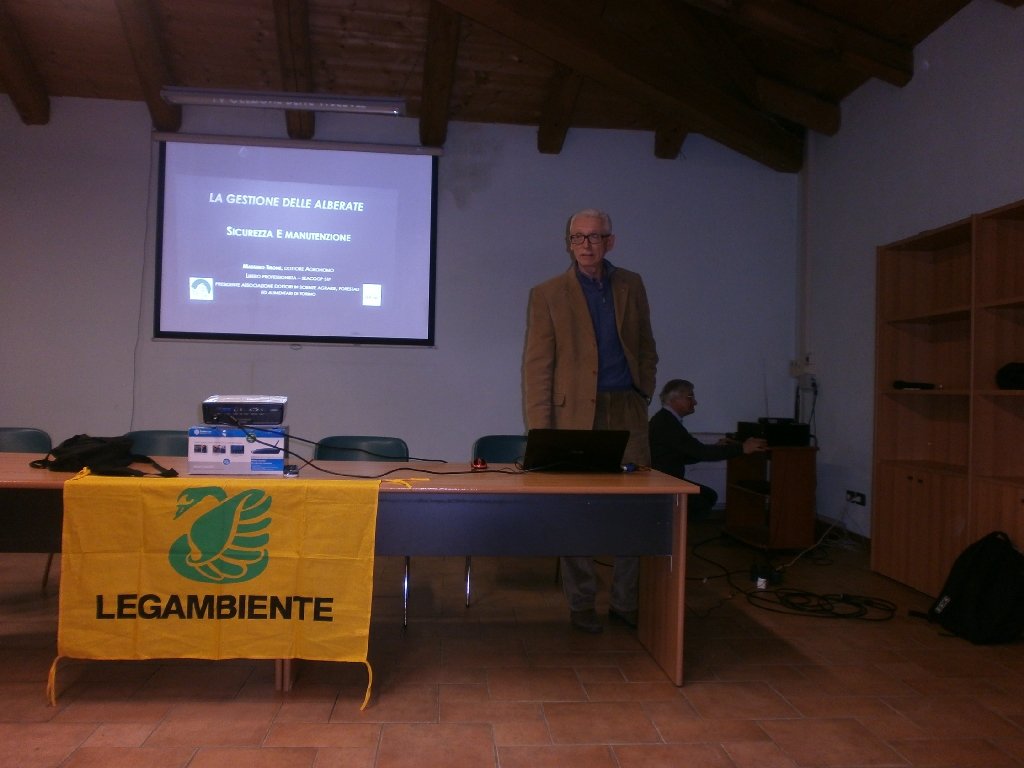 Relazione sulla potatura degli alberi ornamentali da parte del Dott. Agr. Massimo Tirone (Già Presidente dell Ordine dei Dottori agronomi e Dottori forestali della provincia di Torino) [FOTO di Riccardo Palma].
