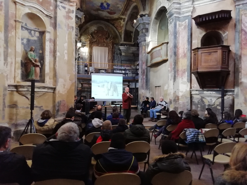 Riflessione del Dott. Felice Celestino sull importanza del coinvolgimento dei ragazzi nella piantagione di alberi per salvaguardare l ambiente e migliorare la qualità dei luoghi di vita quotidiana [Foto di Angelo Porta].