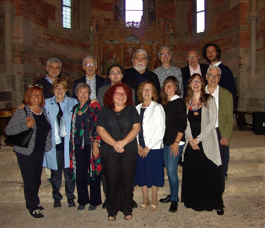 Foto ricordo dei partecipanti Valentina Barberis, Carlo Cavalla, Franco Correggia, Erildo Ferro, Cristina Lucca, Giancarlo Malabaila, Nico Novara, Ezio Claudio Pia, Liliana Pittarello, Pippo Sacco e Paola Salerno all incontro "Le Canzoni della Rayra - Ricordi e testimonianze di amici e compagni di viaggio di Renato Bordone" [Foto di Pippo Sacco].