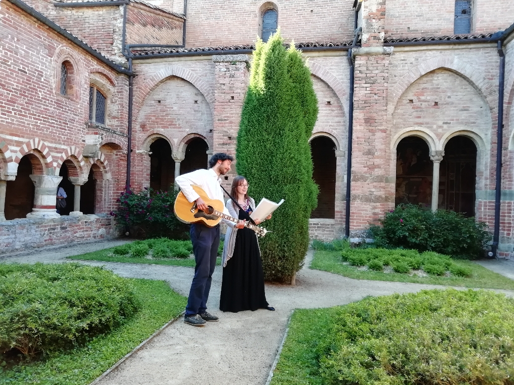 Bianca Maria Bordone e Giovanni Acchiardi cantano le poesie giovanili di Renato Bordone [Foto di Lara Vaglienti].