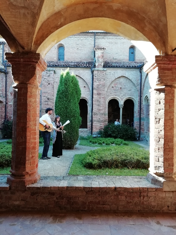 Bianca Maria Bordone e Giovanni Acchiardi cantano le poesie giovanili di Renato Bordone [Foto di Lara Vaglienti].