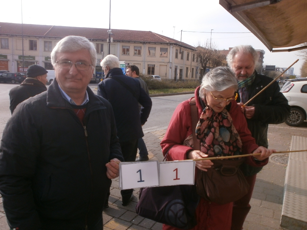 Avvio delle attività di schedatura e numerazione degli alberi morti, abbattuti o deperienti lungo i viali astigiani. Nella foto Angelo Porta e Mirella Zitti.