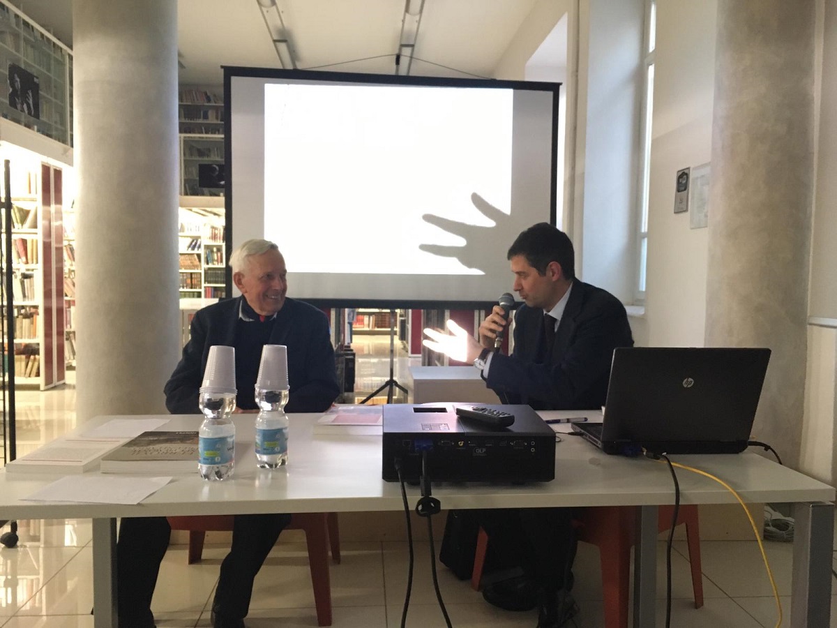 Introduzione e conduzione da parte dell Arch. Giovanni Currado (Presidente del Tavolo tecnico per la mobilità sostenibile) della Presentazione del Libro di Giulio Guderzo Ferrovie nel Piemonte preunitario nel Festival Passepartout en hiver 2019 presso la Biblioteca Astense "Giorgio Faletti" di Asti.