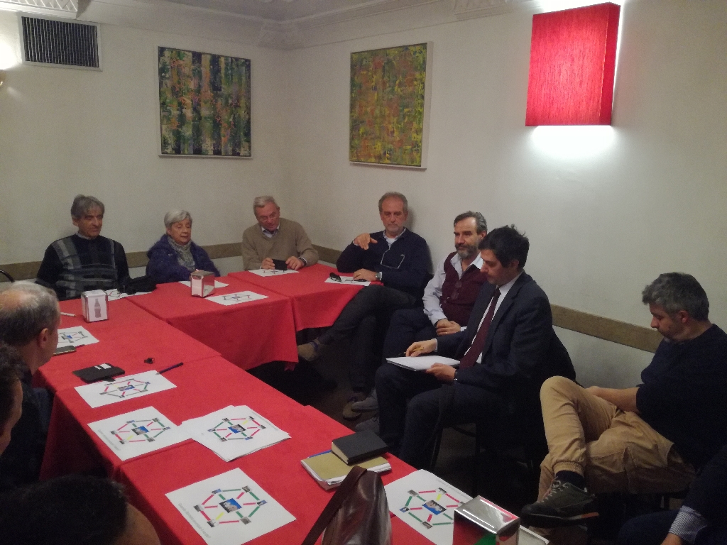 Avvio della riunione da parte del Presidente Giovanni Currado del Tavolo tecnico per la mobilità sostenibile [FOTO di Riccardo Palma].