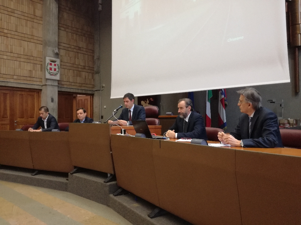 Avvio del momento di confronto elettorale sui temi della mobilità sostenibile da parte dell Arch. Giovanni Currado (Presidente del Tavolo tecnico per la mobilità sostenibile) [Foto di Riccardo Palma].