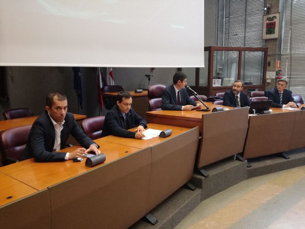 Avvio del momento di confronto elettorale sui temi della mobilità sostenibile da parte dell Arch. Giovanni Currado (Presidente del Tavolo tecnico per la mobilità sostenibile) [Foto di Riccardo Palma].