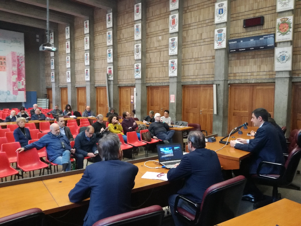 Avvio del momento di confronto elettorale sui temi della mobilità sostenibile da parte dell Arch. Giovanni Currado (Presidente del Tavolo tecnico per la mobilità sostenibile) [Foto di Riccardo Palma].