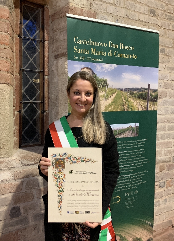 Consegna del Premio Alfiere del paesaggio astigiano 2020 all'Assessore Marinella Ferrero in rappresentanza del Comune di Piovà Massaia [Foto di Marco Ferrante].