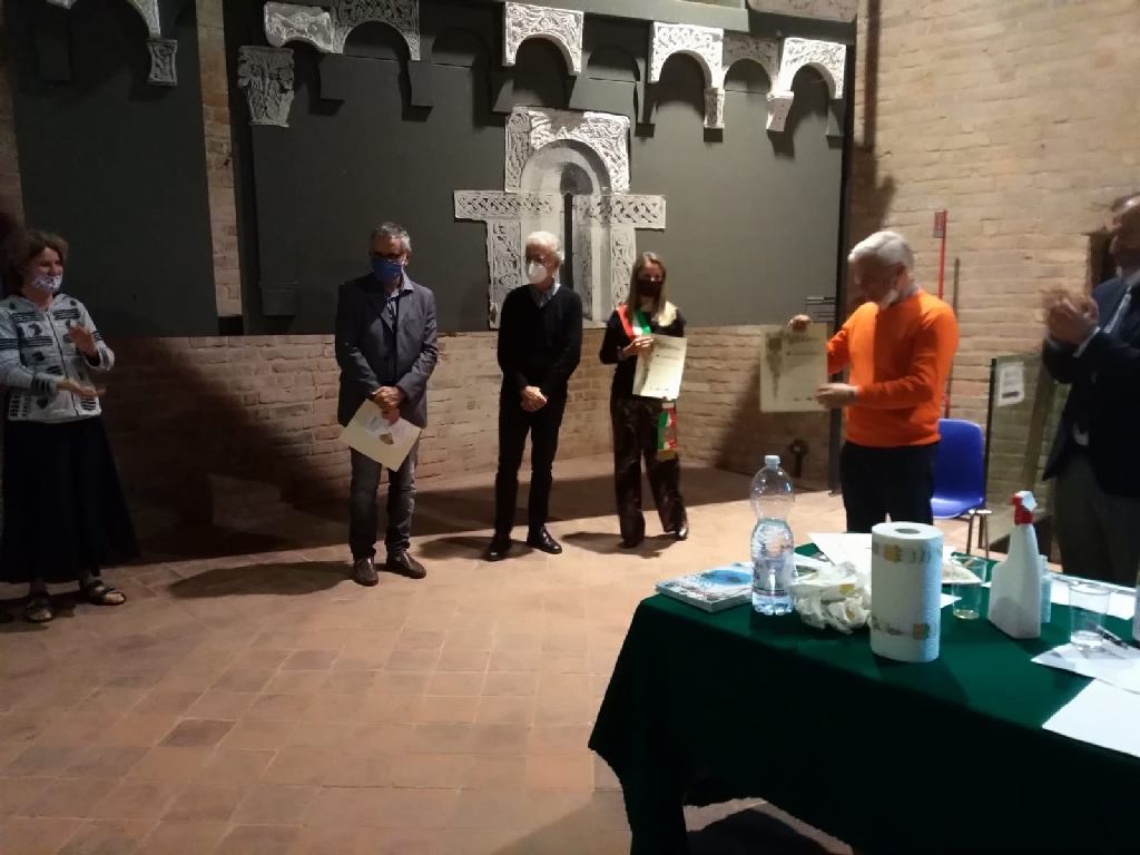 Consegna del Premio Alfiere del paesaggio astigiano 2020 a Angelo Porta di Legambiente Valtriversa.