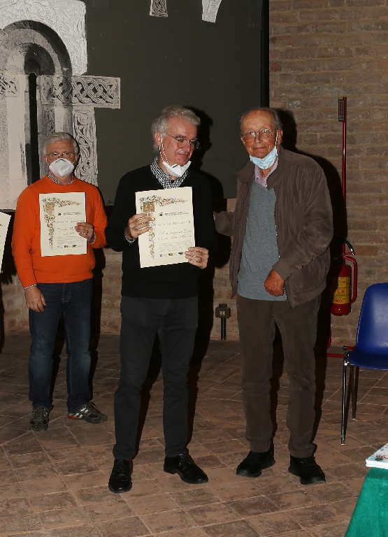 Consegna del Premio Alfiere del paesaggio astigiano 2020 a Franco Correggia di Terra, Boschi, Gente e Memorie [Foto di Marco Ferrante].