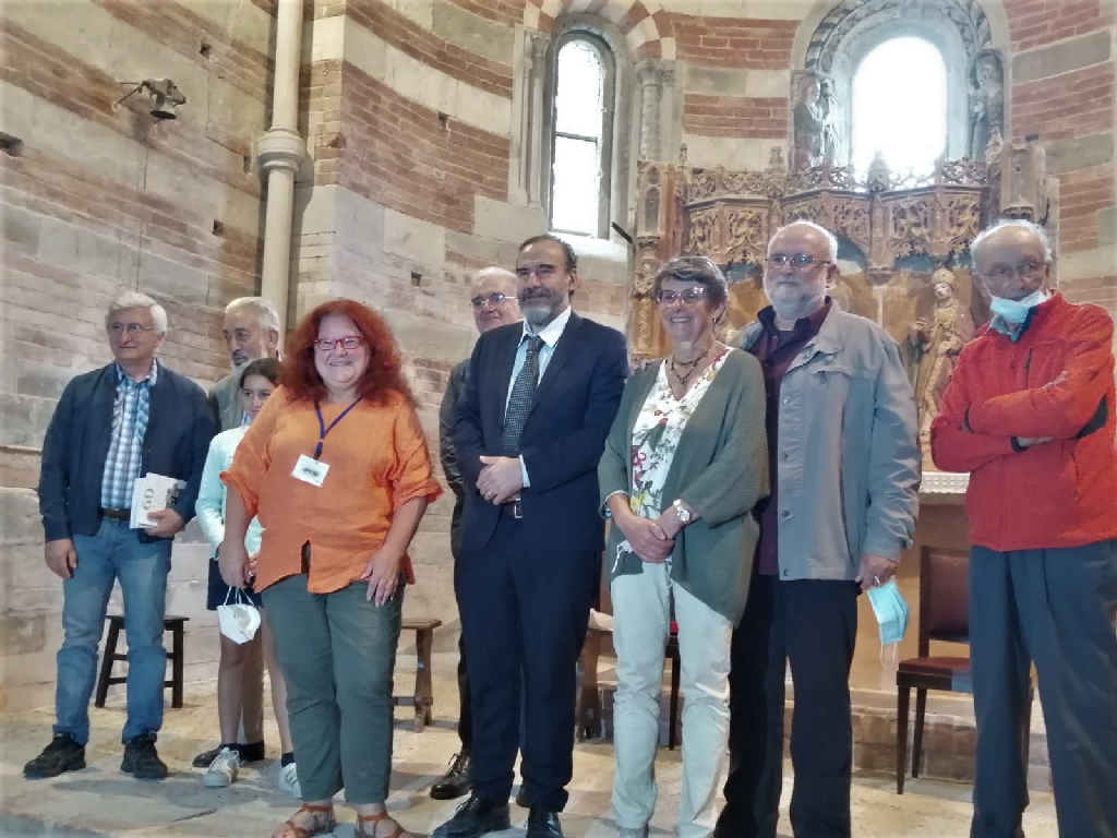 Consegna del Premio "Alfiere del Paesaggio astigiano" a Laura Vaschetti e Giovanni Donato per un costante impegno nella conoscenza, salvaguardia e valorizzazione del paesaggio del Chierese con particolare riferimento al Lago di Arignano.