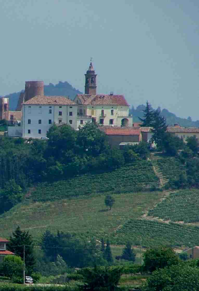 Veduta dell'abitato di Moasca (AT)