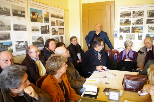 Partecipanti all'Assemblea generale dell'Osservatorio del paesaggio all'interno della nuova sede operativa dell'Osservatorio del paesaggio (ex-stazione ferroviaria di Chiusano d'Asti).