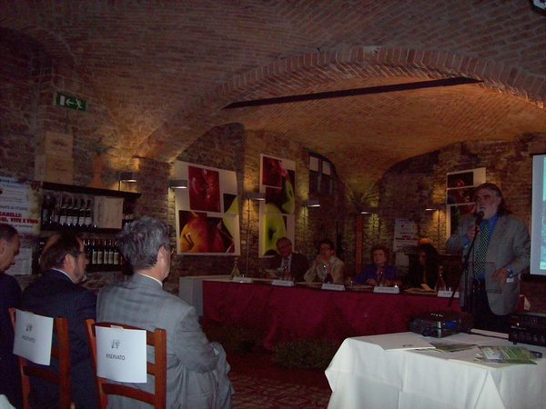 Saluto in apertura dei lavori del Convegno da parte del Sindaco di Canelli Piergiuseppe Dus.