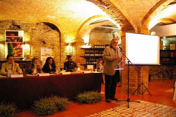 Saluto in apertura dei lavori del Convegno da parte del Sindaco di Canelli Piergiuseppe Dus.