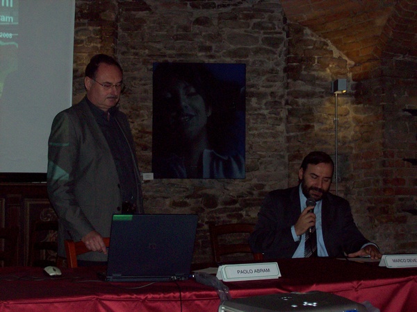 Presentazione da parte del Moderatore, Prof. Marco Devecchi, della relazione del Dott. Paolo Abram, Membro della Federazione Europea delle Associazioni per il verde pensile, su "L`Indice R.I.E. Riduzione dell`impatto edilizio a Bolzano: una procedura per l`edilizia sostenibile e la desigillazione del suolo. I risultati concreti in quattro anni di applicazione".