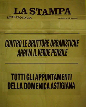 Locandina della Stampa con la notizia dell`avvenuto convegno sugli interventi progettuali per gestire le problematiche presenti nel paesaggio viticolo astigiano: "CONTRO LE BRUTTURE URBANISTICHE ARRIVA IL VERDE PENSILE"