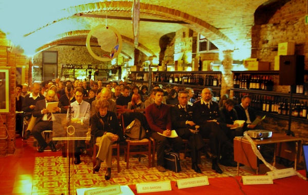 Pubblico presente in sala al Convegno "Soluzioni innovative per il paesaggio viticolo astigiano: la prospettiva dell`UNESCO" (Canelli, Enoteca regionale, 8 novembre 2008) (Foto Chiara Martini).