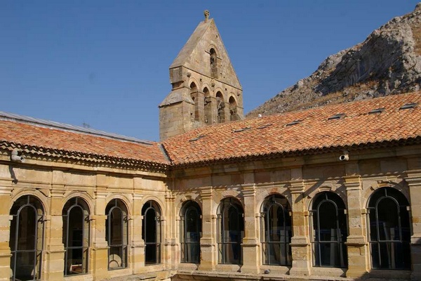  Veduta del Monastero di Santa Maria La Real ad Aguilar de Campoo in Spagna. 