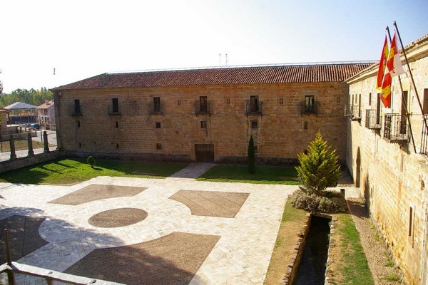  Veduta del Monastero di Santa Maria La Real ad Aguilar de Campoo in Spagna. 